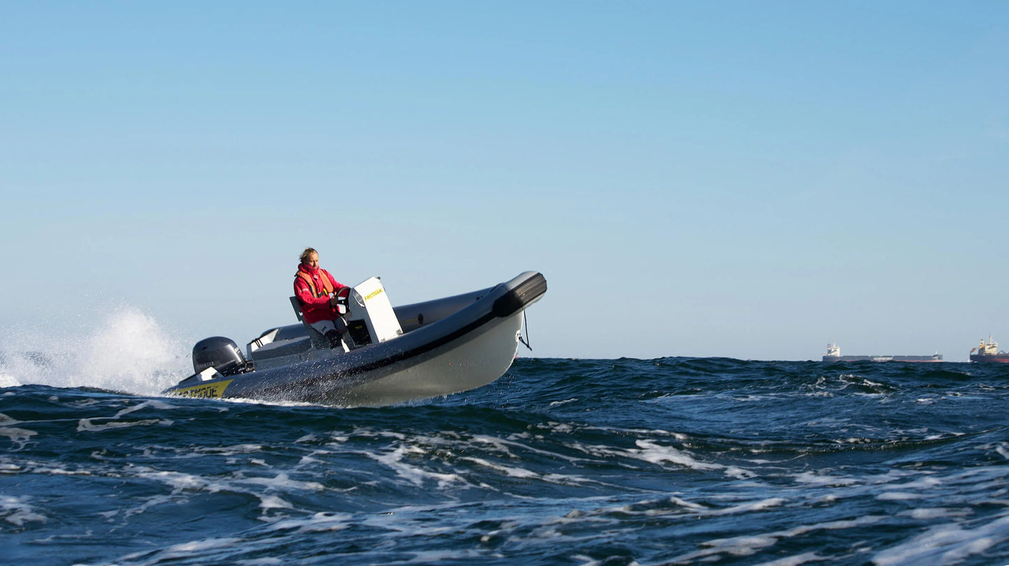 Fastmode Coach Boat Charter