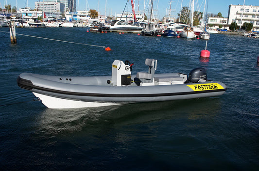 Fastmode Coach Boat Charter